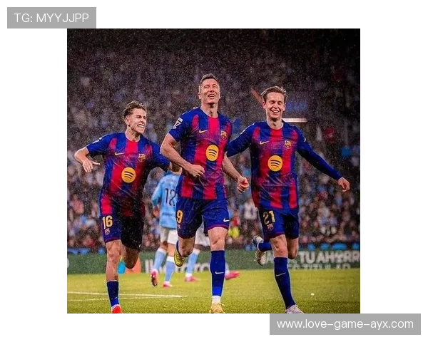 多特锋线组合的默契配合引发现场一片欢呼——速度、信任与装备的共鸣